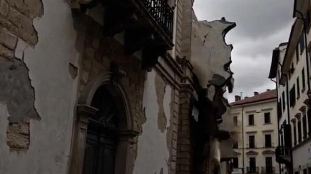 Assurdo in Italia, il crollo improvviso in centro città