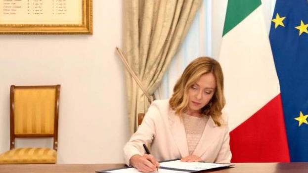Giorgia Meloni ha firmato: da oggi sarà reato aut..