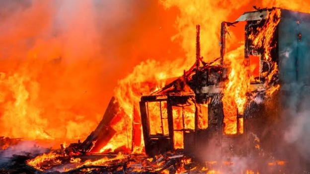 Spaventoso incendio, brucia tutto: ci sono decessi