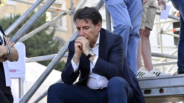 La grave notizia poco fa su Giuseppe Conte