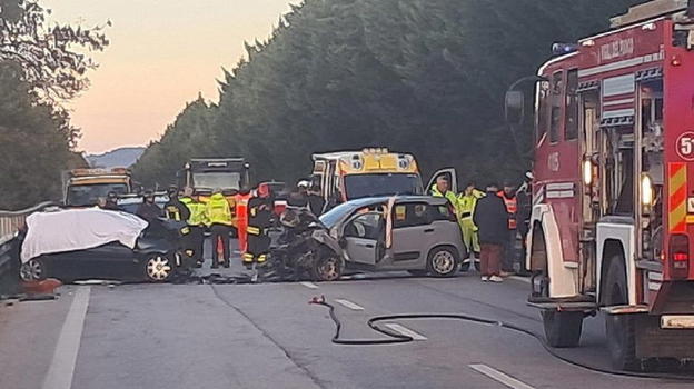 Gravissimo sinistro tra 2 auto: decedute 3 donne