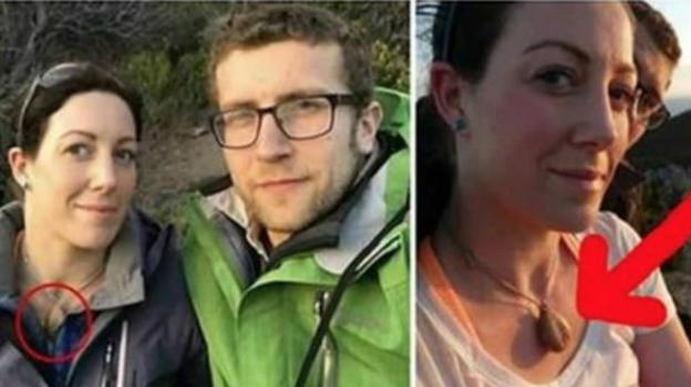 Regala collana a moglie: 2 anni dopo lei scopre cosa c’è dentro e..