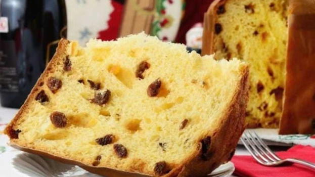 Italia, scatta il ritiro nei supermercati: "Non mangiate quei panettoni"