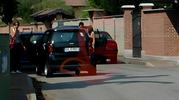 Garlasco, la famosa fotografa sbugiarda Sempio sulle foto davanti alla villa