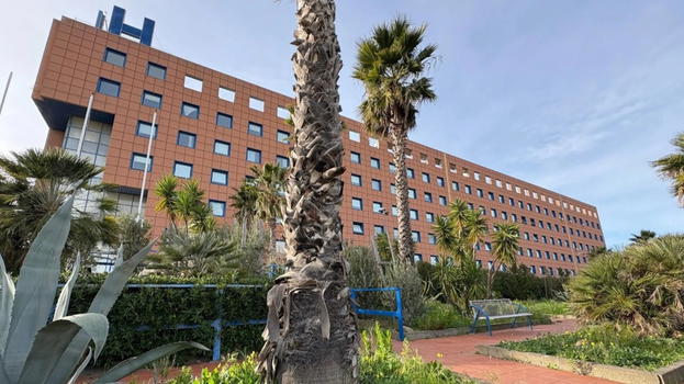 Abbandona la neonata all’ospedale e poi ci ripensa. Il terribile ritrovamento al ritorno