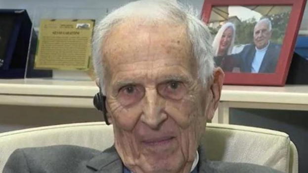 Garattini, la ricetta per vivere a lungo: "Vietati questi 2 cibi (anche a Natale)"