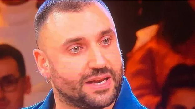 Incredibile ad Affari Tuoi, De Martino senza parole: "Basta, io non gioco più"