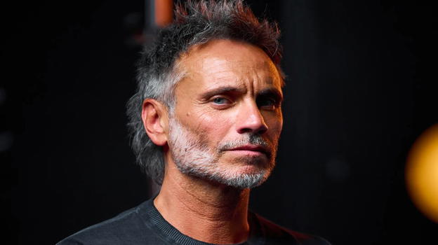 Nek si confessa: "L’amore a 54 anni va tenuto…"