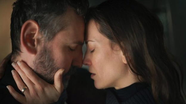 Quando una donna sposata è attratta da un altro uomo, fa queste 10 cose