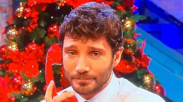 "Ho una brutta notizia". Affari Tuoi, l’annuncio triste di Stefano De Martino