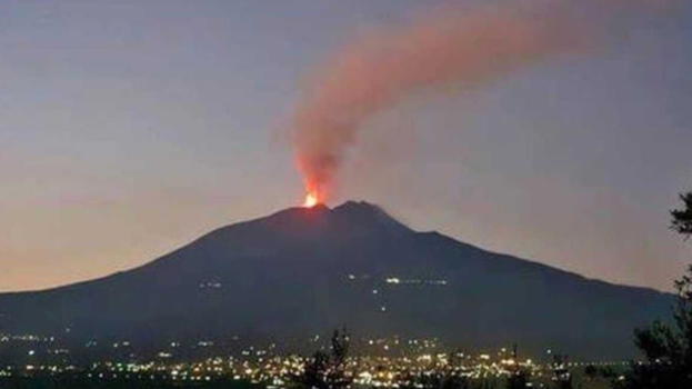 Italia, è allerta massima per l’eruzione del vulcano: la situazione