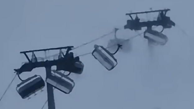 Panico sulla seggiovia: raffiche di vento improvvise