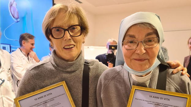 Suor Valeria e Flaminia vivono con un cuore artificiale nello zaino