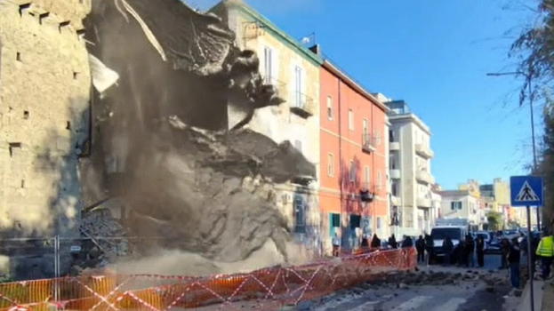 Italia, palazzo crolla all’improvviso: coinvolte 4 famiglie