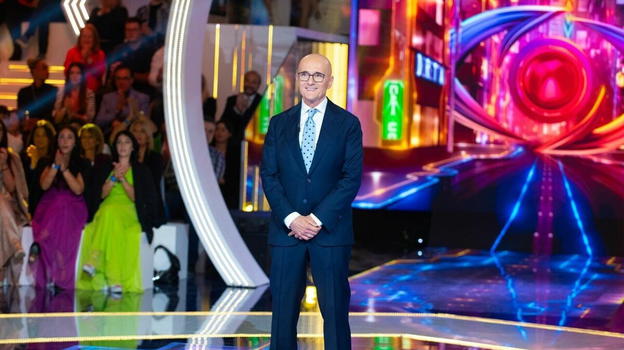 Caso Alfonso Signorini, arriva l’autosospensione dopo le novità dagli avvocati