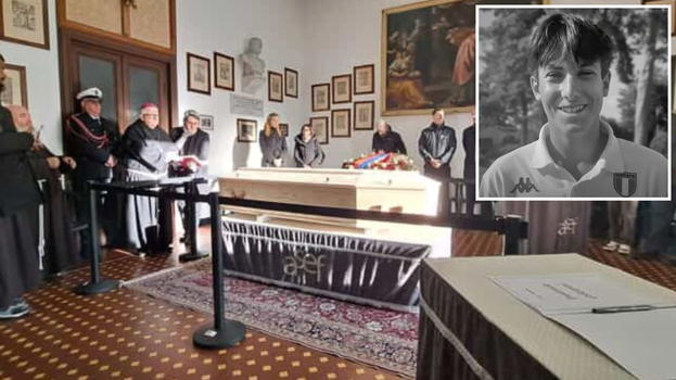 Emanuele Galeppini, è successo all’apertura della camera ardente