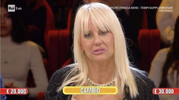 "È sparito un pacco". Affari Tuoi, valanga di insulti per Donatella che ha rifiutato il regalo del Dottore