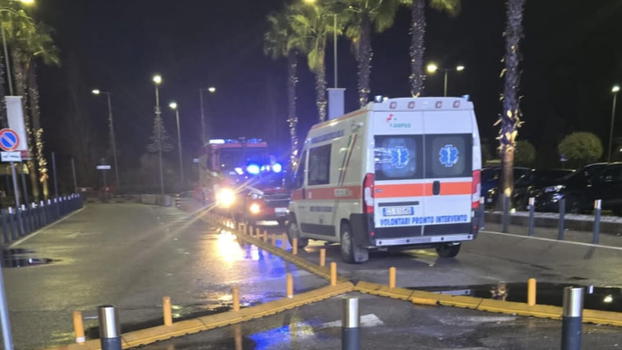 Soccorsi in azione: "Colpiti decine di ragazzi"