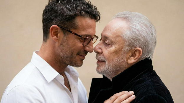 Lele Mora choc su Fabrizio Corona: "Tra noi baci e…