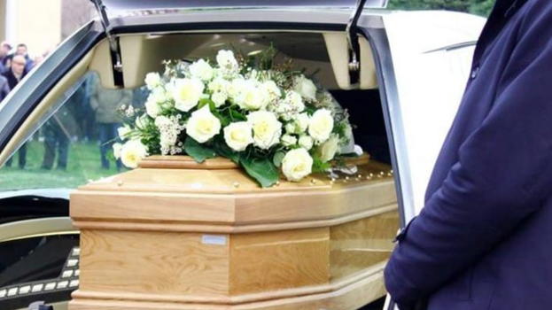 Papà Ivano muore e lascia 4 figli: "Colpa di uno scherzo della moglie"