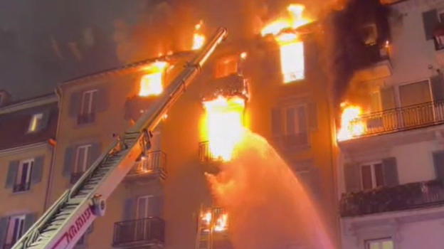 Deflagra incendio in pieno centro: in casa 4 persone tra cui un neonato