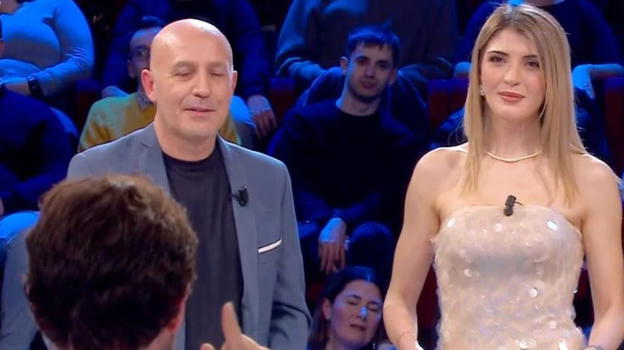 Affari Tuoi, Sara accetta l’offerta e sbanca, ma quando apre il suo pacco arriva la scoperta choc