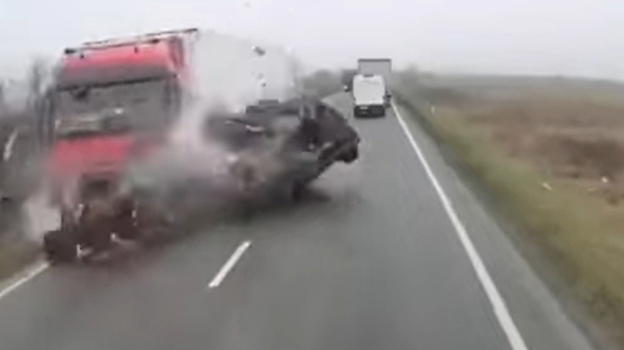 Scontro frontale: 7 persone hanno perso la vita