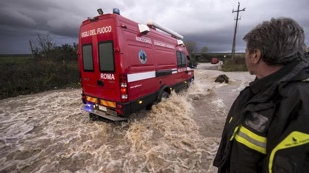 Italia, alluvione improvvisa: persone intrappolate nelle auto