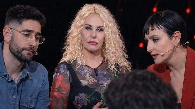 "È deceduto, così giovane" Tutti in lacrime: choc a The Voice Kids