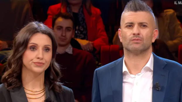 "Mi dispiace, non scherzo". Affari Tuoi Stefano de Martino gela lo studio: Antonio e Rossella in lacrime