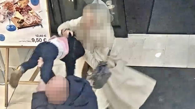 Tentato furto della bimba: ecco chi sono i genitori