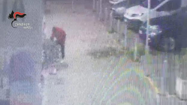 Italia, nuovo caso: tenta di sottrarre con la forza un bambino di 5 anni. Ecco chi è l’uomo che ha cercato di portarlo via