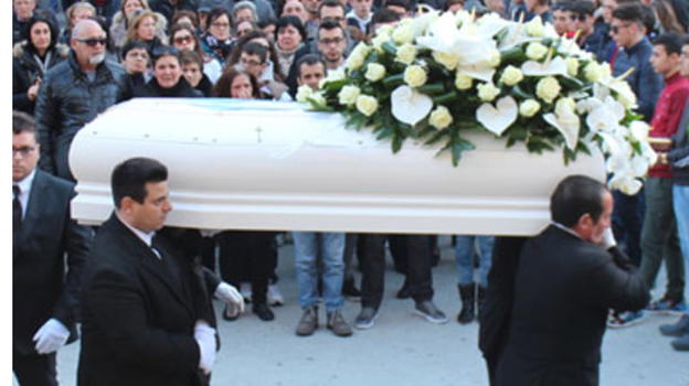 Paola muore a 16 anni dopo aver mangiato al ristorante: nel piatto di pasta c’era un…