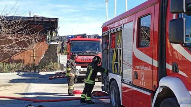Italia, centro commerciale in fiamme: i primi aggiornamenti