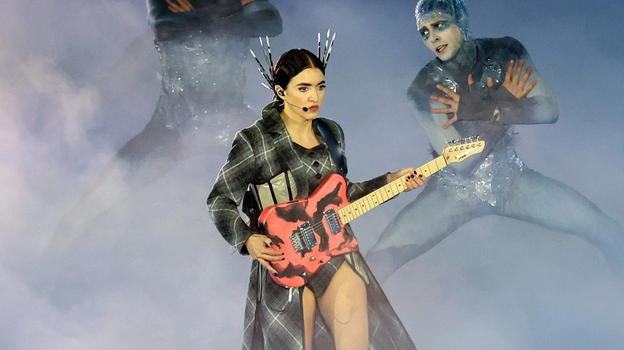 Ecco chi è la cantante Joan Thiele, da brividi con Bolle alla Cerimonia di chiusura delle Olimpiadi