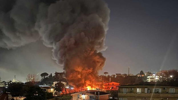 Forte boato e poi la deflagrazione: inferno di fuoco visibile per chilometri