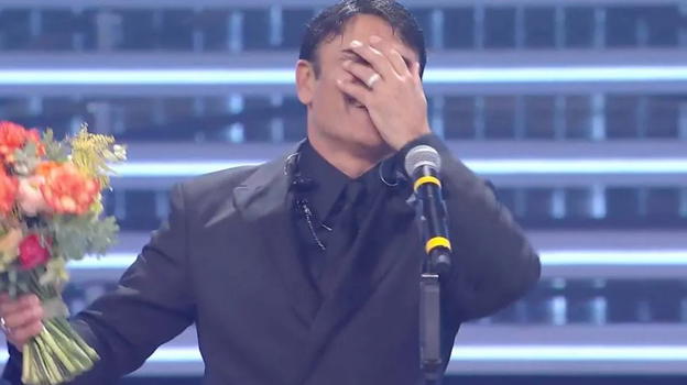 Sal Da Vinci non regge e crolla in lacrime: "Scusate ma…