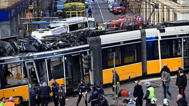 Tram deragliato a Milano, l’autista rompe il silenzo e confessa