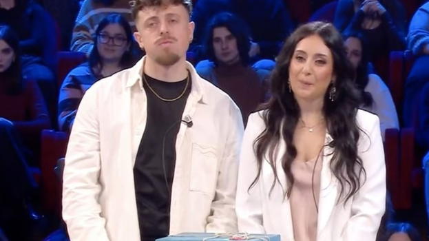 "Mi dispiace, non scherzo". Affari Tuoi Stefano de Martino gela lo studio: Alessia in lacrime
