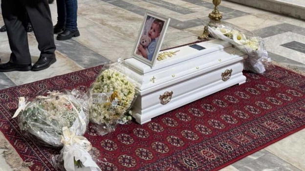 Funerali piccolo Domenico, è successo all’arrivo della bara in chiesa