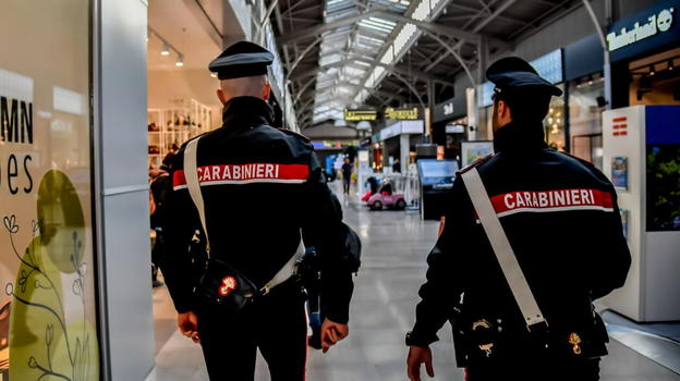 "Ciao piccolino, che ci fai qui? Fammi sentire una cosa" Arrestato 47enne