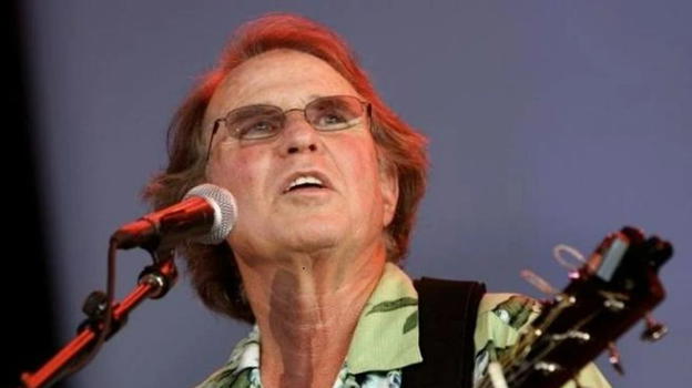 Mondo nella Musica in lutto: "Addio leggenda"