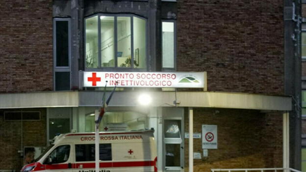 Epatite A arriva in Italia, misure urgenti: vietato il consumo