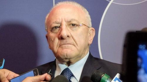 De Luca: "Darei 3 anni di penitenziario alla madre e al padre dei bimbi del bosco. Ecco perch&eacute;"