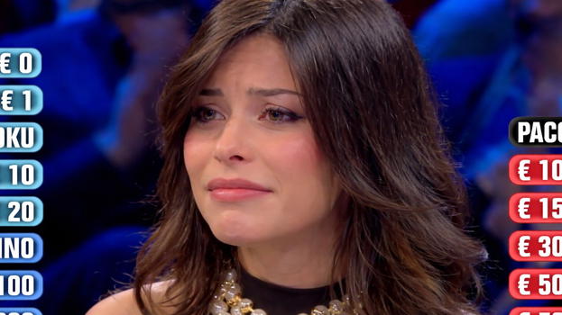"È sparito un pacco". Affari Tuoi, valanga di insulti per Simona che ha rifiutato il regalo del Dottore