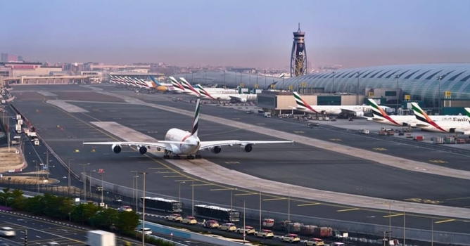 "Arrivano anche qui". Scontro, chiuso l’aeroporto ed evacuazione in corso