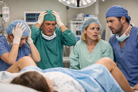 Ginecologa sbaglia l’ecografia, caos in sala parto: bimba nasce senza…