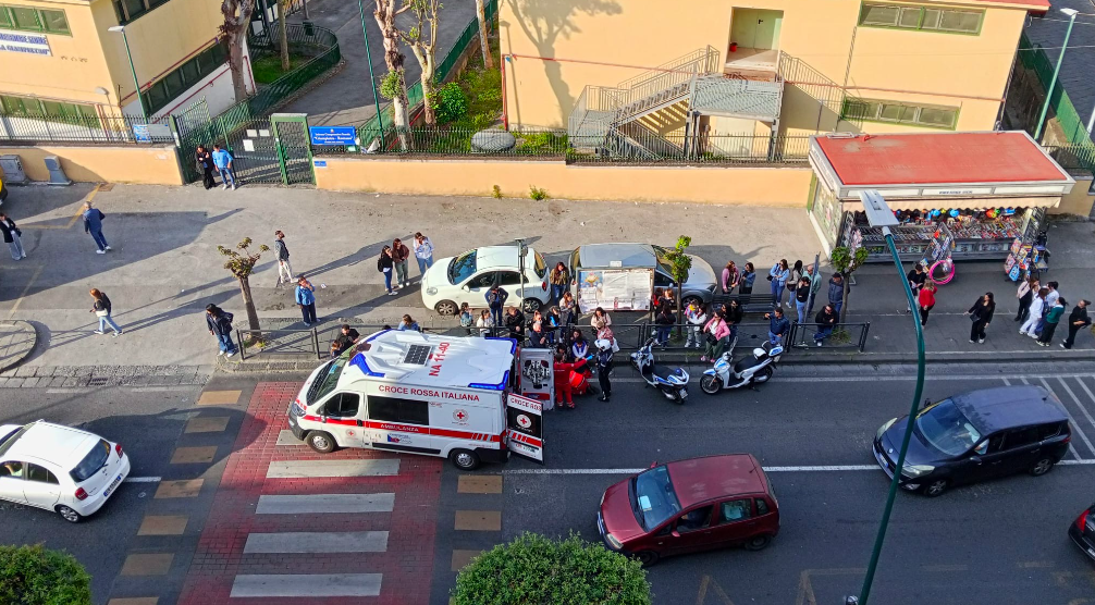 Dramma poco fa, due bimbi investiti sulle strisce pedonali mentre andavano a scuola