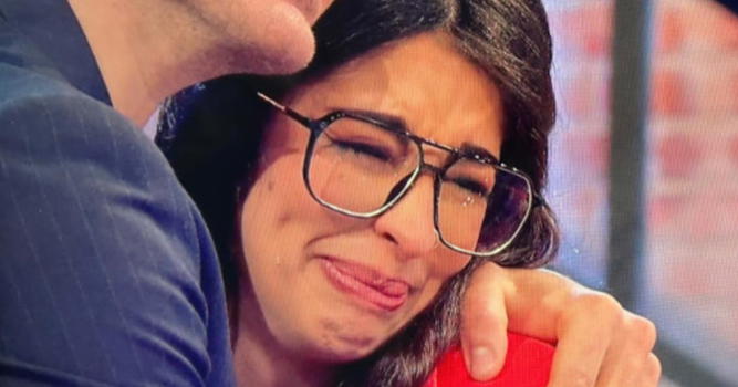 Affari Tuoi, Marina si gioca il matrimonio in puntata e va in lacrime: “Il mio fidanzato mi…”