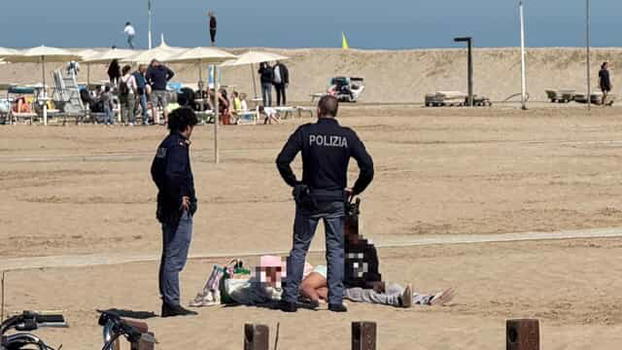 Pasquetta: sesso in spiaggia. Ch*c per la polizia, ecco chi erano